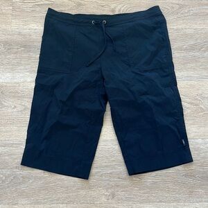 Prana BREATHE Bermuda shorts Capri pants RN124977 black women’s size large